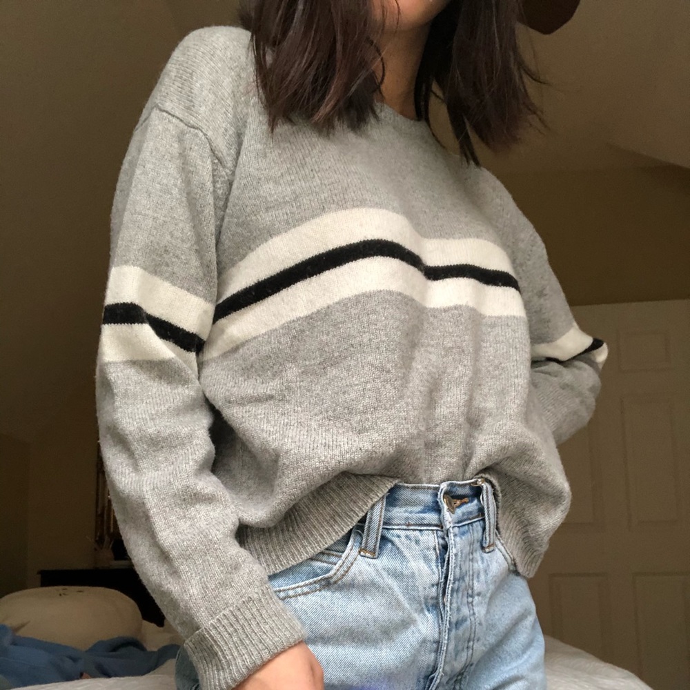 grey single striped brandy melville sweater.
